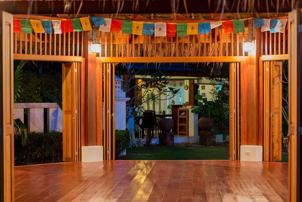 Easy Time Resort Laem Sai Beach Exteriör bild