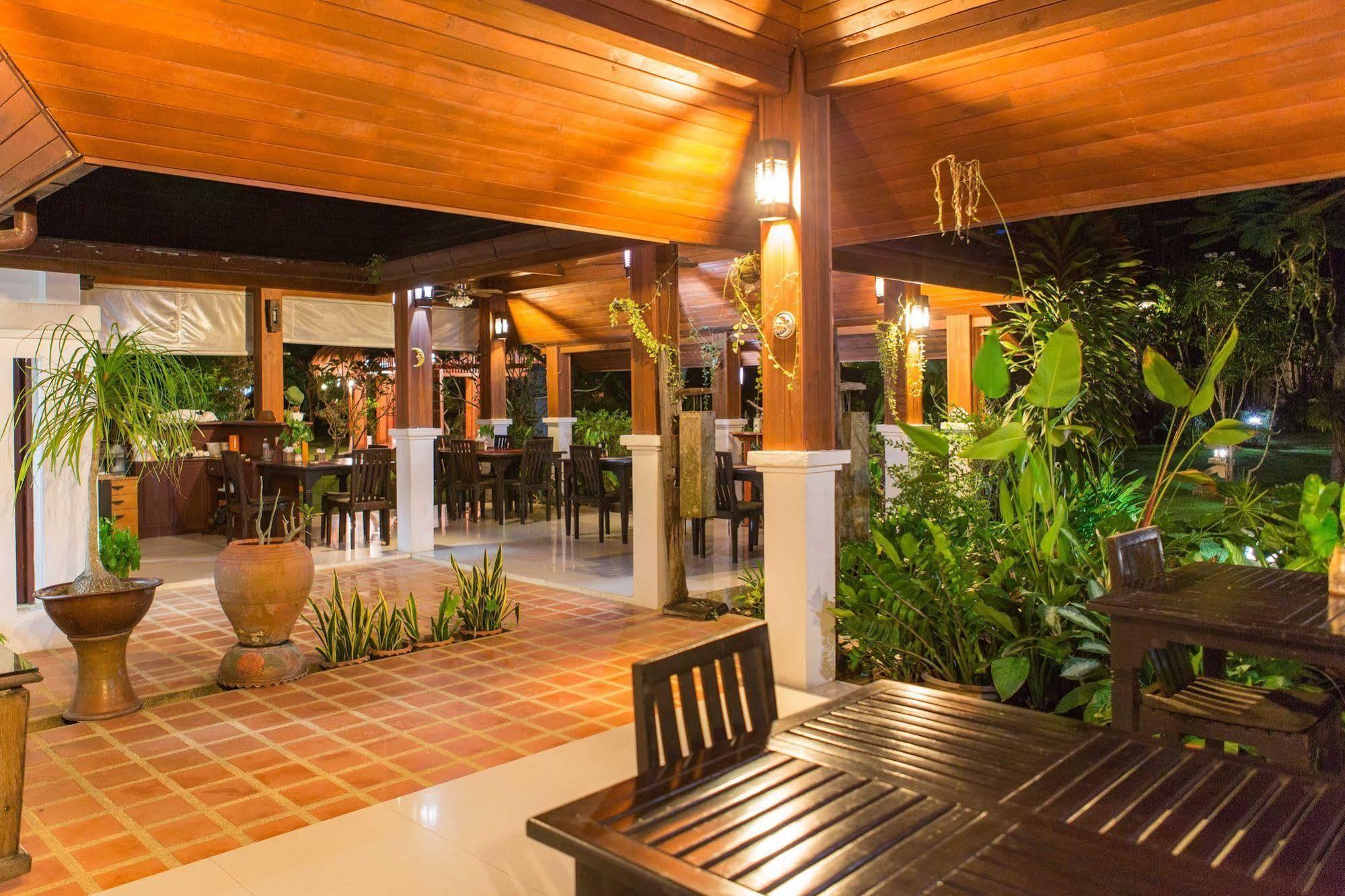 Easy Time Resort Laem Sai Beach Exteriör bild
