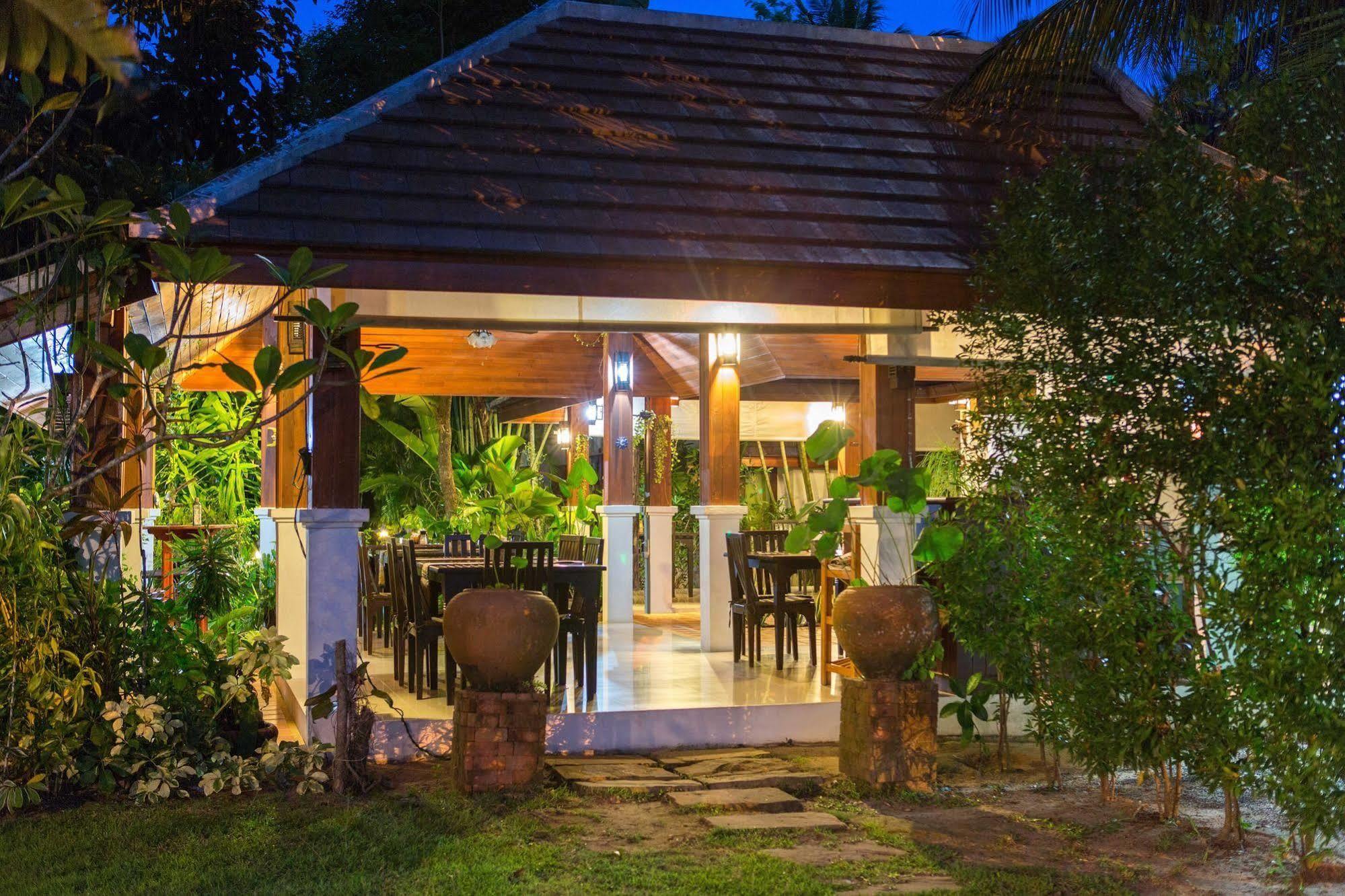 Easy Time Resort Laem Sai Beach Exteriör bild