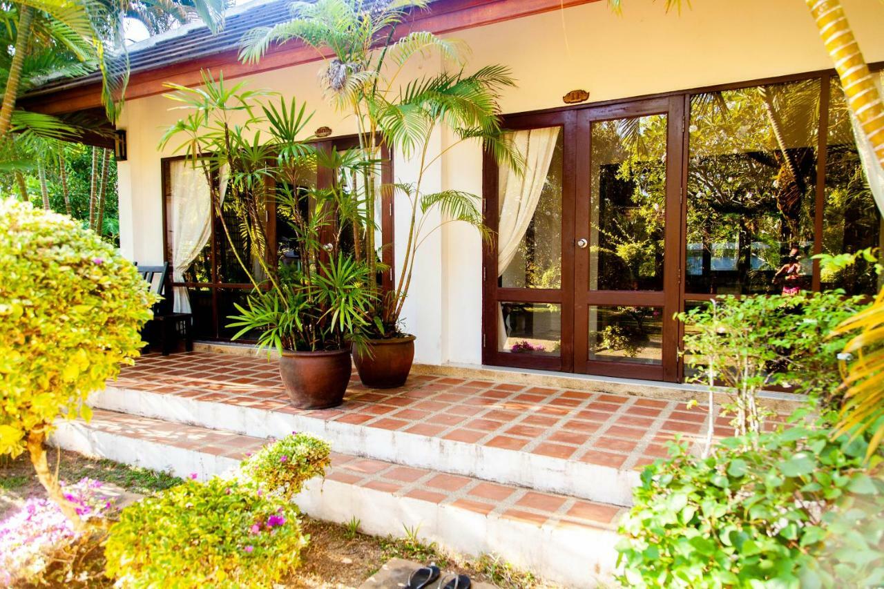 Easy Time Resort Laem Sai Beach Exteriör bild